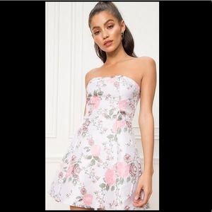 PEARLA DRESS
superdown
Color: Pink Floral
Size: M
